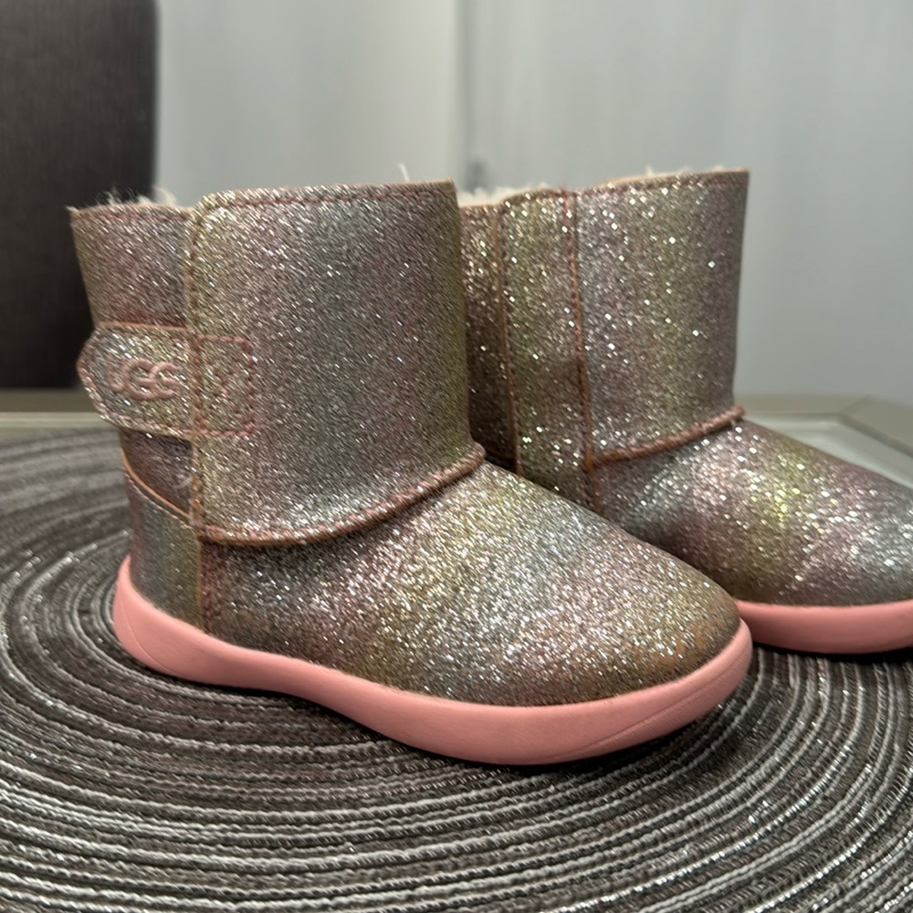 Toddler girl UGG size 6 pink ombré glitter with Velcro to close
